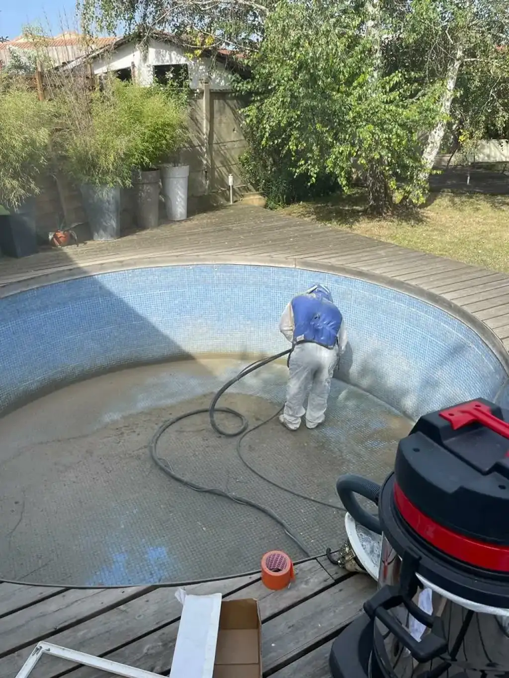 Rénovation d'une piscine ronde avec mosaïque